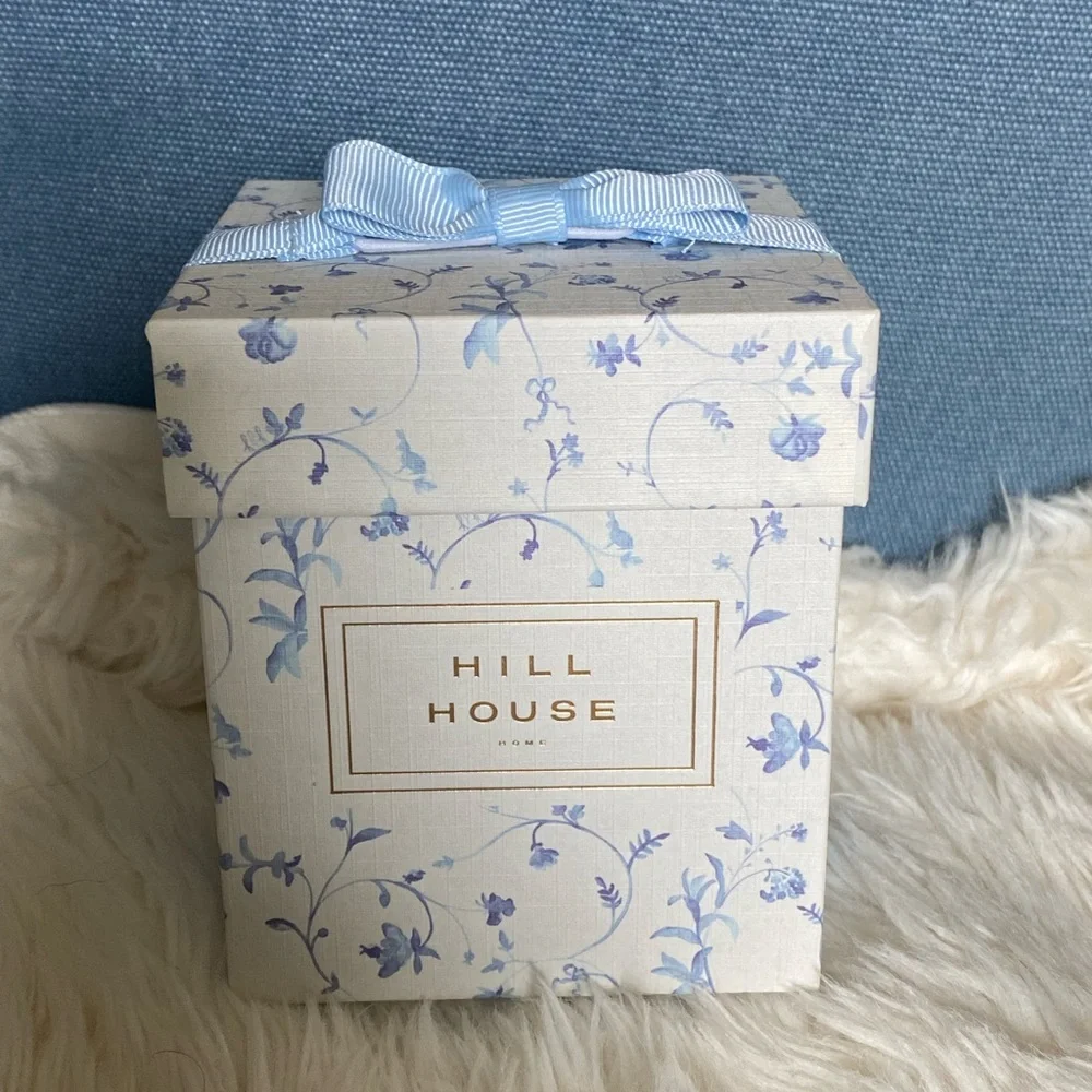 NWT Rare Hill House Home Candle in Clean Laundry with Gift Box - Picture 3 of 3